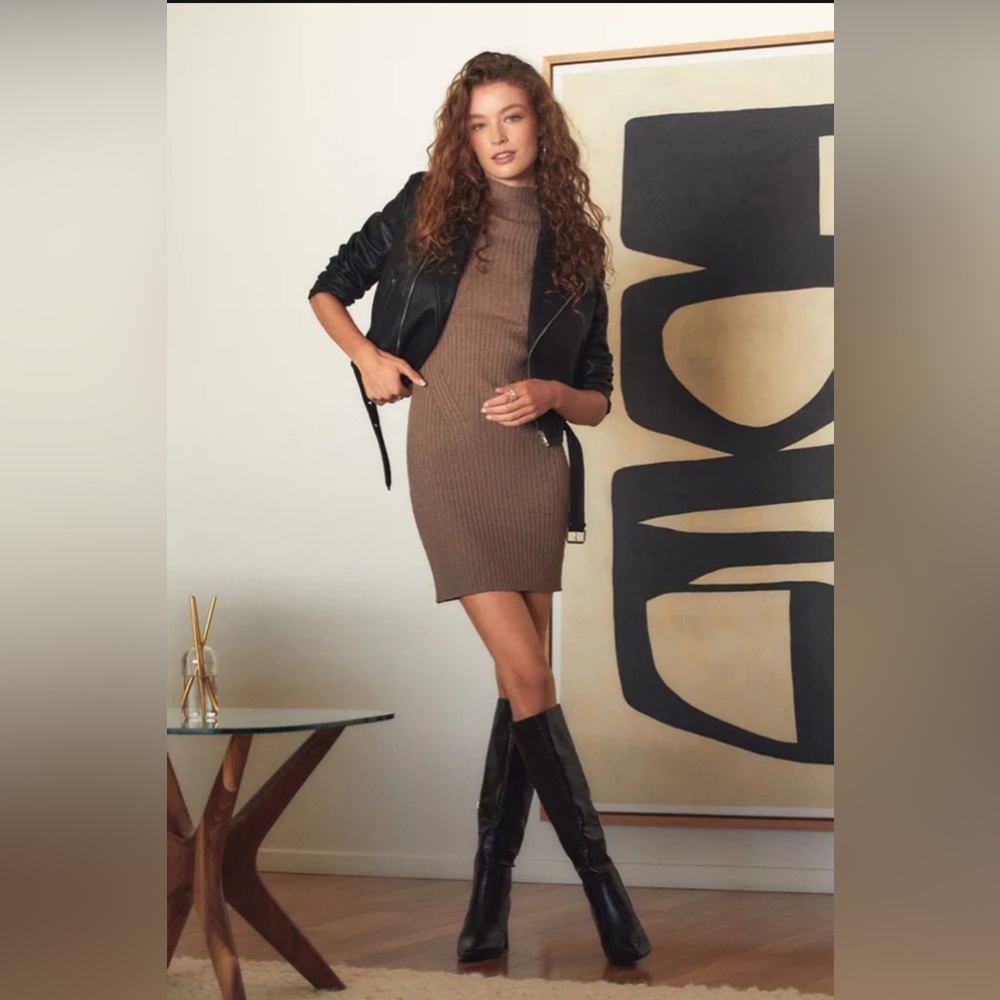 ✨Lulus NWT Heather Taupe Ribbed Mock Neck Sweater Dress 🤎Medium ✨ - Picture 2 of 7